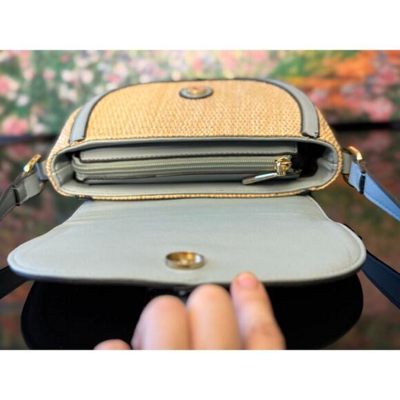 EUC Izzy & Ali Straw/Vegan Leather Crossbody or Shoulder Bag - Picture 6 of 9